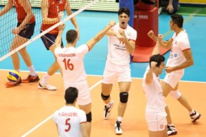 والیبالیست‌های ایران، امریکا را به زانو در آوردند/ ایران 3 – آمریکا 2