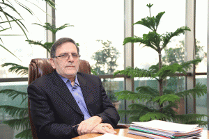 دفاع سیف از آمار رشد اقتصادی