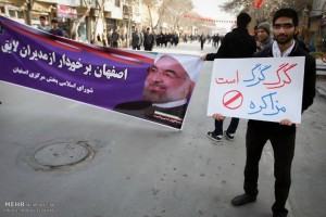دو عکس از حاشیه سفر روحانی به اصفهان، مزاکره؟!