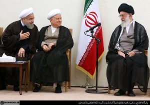 رهبر انقلاب: نباید فریب لبخند دشمن را خورد