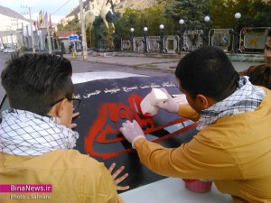 پشت‌نویسی خودروها بمناسبت عید غدیر در منطقه آزاد ماکو/تصاویر